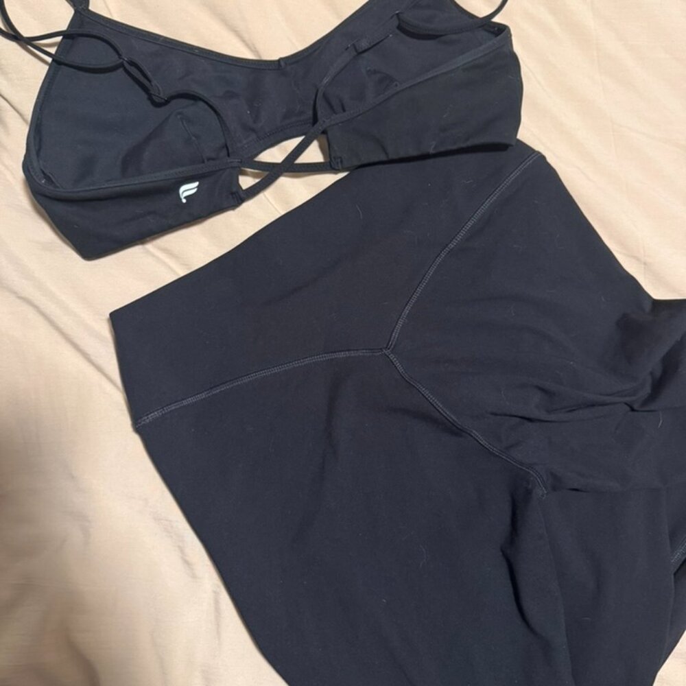 Fabletics Workout Set - Picture 4 of 4